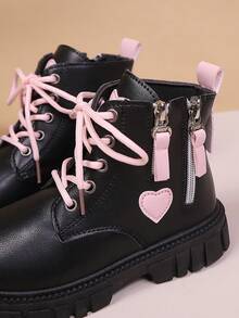 1 双黑色哑光儿童军靴，柔软材质，侧拉链，系带前部，圆头，厚底，耐磨，英伦风格经典短靴，适合女学生休闲、度假、派对穿着，秋冬新款
