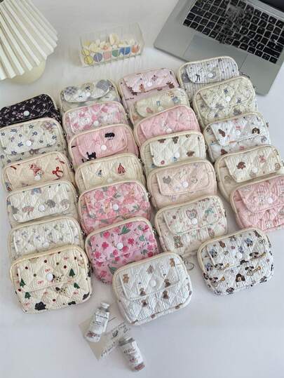 1个卡通花卉多功能收纳袋，收纳包，证件卡包，钥匙包和零钱包。简约时尚的卡通设计，是旅行必备单品，也是美丽女士的完美选择。