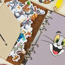 TOM AND JERRY. 1 件汤姆和杰瑞粘性毡笔记本，汤姆猫、杰瑞老鼠、斯派克狗经典儿童动画人物封面笔记本，卡通和工艺品新奇小册子圣诞礼物，适合粉丝、家人、朋友、办公室成人、学生返校[官方*] - 彩色 - 查看 5