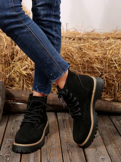 2025 Nuevas botas de mujer de ante negro con cordones, de alta calidad y únicas, clásicas y versátiles en negro, con cordones ajustables, suelas y puntera redonda de tacón bajo para nieve, botas de tobillo casuales para exteriores en invierno