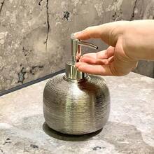 Luksusowy, szczotkowany, galwanizowany, ceramiczny dozownik do mydła w kolorze szampańskiego złota, butelka na mydło w płynie do łazienki w hotelu, srebrna butelka z pompką do balsamu, butelka na żel pod prysznic, okrągła, antypoślizgowa dekoracja blatu, wysokiej klasy dozownik do mydła w płynie z pompką