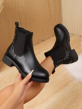 מגפי צ'לסי חדשים לסתיו/חורף 2025 לנשים, מגפיים קצרים שטוחים בסגנון בריטי עם רוכסן צד, מגפי צינור מעושן עם בוהן מחודדת, מגפיים אופנתיים עם שרוכים, מגפי קרסול עם סוליה עבה ובוהן עגולה