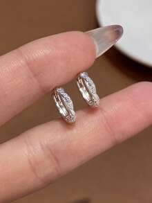 一对优雅的S925纯银镶嵌立方氧化锆十字架耳环，精致珠宝，女士礼物 - 鑲鑽交叉 - 查看 8