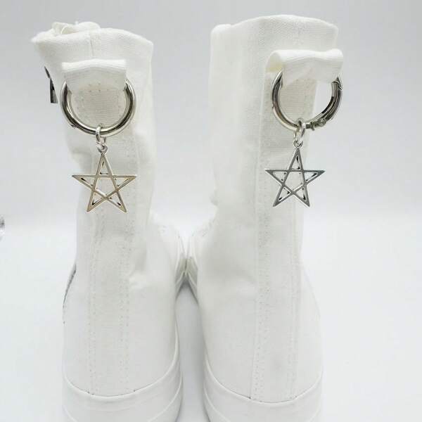 2 piezas de encantos de zapato de estilo gótico de aleación de zinc con diseños de estrella, corazón, cruz, telaraña y serpiente, decoraciones para zapatos y botas, encantos colgantes para zapatos, adecuados para uso diario, fiestas y disfraces de Halloween. Accesorios para botas y tacones