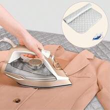 1 件装耐高温熨烫垫，可折叠，方便熨烫衣物，便携耐用，适用于日常衣物护理，小巧的表面保护垫可保持熨烫清洁，防滑设计防止熨烫过程中移位，是居家、宿舍、工作室或旅行的理想之选，坚固的折叠垫易于存放，方便取用，并在整个衣物护理过程中提供可靠的耐热性。