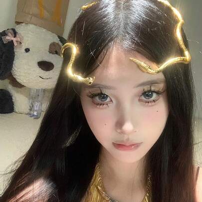 Collar de serpiente enrollada de aleación de zinc con lunares de Halloween, gargantilla de hueso de serpiente de diseño abierto personalizado, tocado exagerado para hombres y mujeres, estilo europeo y americano