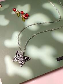 1pc Gothic Style Skull & Butterfly Pendant Necklace, Suitable For Daily Wear And Gift For Friends, Halloween Party Gift