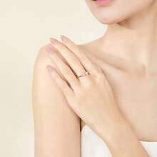 1pc Fashion 3-Stone Moissanite Women's Engagement Ring, Main Stone 0.3ct D Color VVS1 Clarity Moissanite, Elegant S925 Sterling Silver, Perfect Anniversary & Valentine's Day Gift For Her, Suitable For Daily Wear And Formal Occasions, Comes With Certificate - 香檳色 - 查看 4