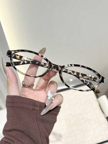 一副椭圆形经典个性化优雅精致透明眼镜，适合日常生活、办公阅读、看电视、玩游戏、打电话等各种场合，是女士的时尚配饰，适合所有脸型。 - 無色 - 查看 13