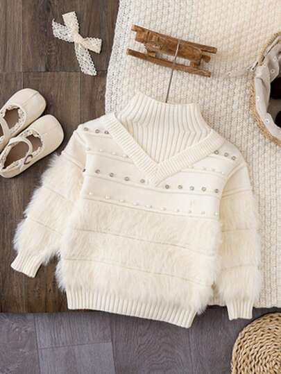 尺码偏大，建议选购小一码。时尚女童秋冬高领串珠毛衣，套头针织衫，适合户外、度假、露营等场合，是送给女孩的绝佳节日礼物。