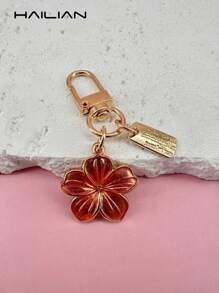 HAILIAN 1 pieza Llavero con forma de flor de cerezo de material de aleación, ligero y elegante con etiqueta rectangular, adecuado para colgar en bolsos, llaveros de coche, parejas, regalos de cumpleaños y festividades