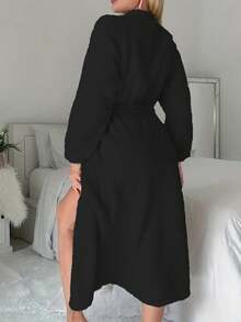 1件女士优雅V领长袖法兰绒蓬松睡袍，配腰带，秋冬季舒适保暖 - 黑色 - 查看 3