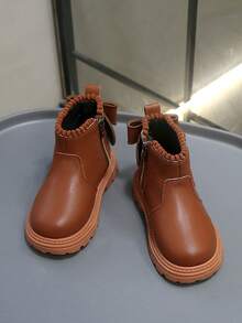 1 Pair Toddler/Kids Soft & Comfortable PU Leather + Fabric Boots, Plush Ball Decor, Zipper Design, Round Toe, Rubber Sole, Classic British Style, Suitable For Baby Girls Indoor/Outdoor, School, Autumn/Winter