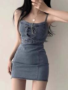 性感细肩带紧身牛仔连衣裙，简约时尚，适合夏季