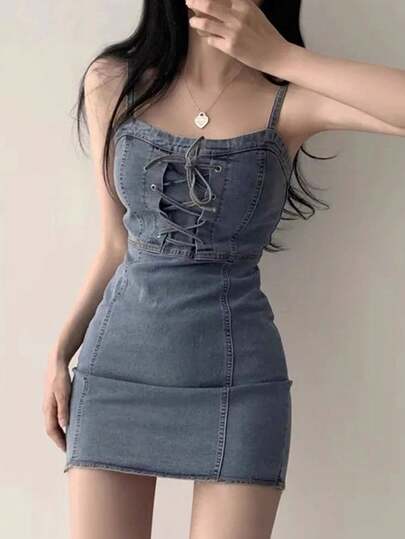 性感细肩带紧身牛仔连衣裙，简约时尚，适合夏季