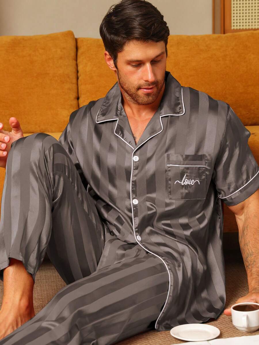 男士两件套睡衣，时尚条纹提花面料，短袖上衣和长裤，休闲睡衣，字母刺绣睡衣套装，春夏款 - 灰色 - 查看 1