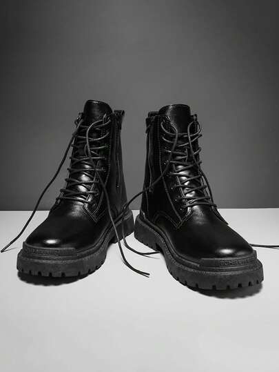 男士黑色休闲摩托车皮靴，系带设计，防滑，增高，适合秋季、青少年及年轻成人穿着，休闲百搭，四季皆宜