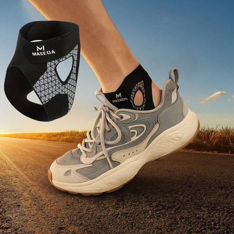 压缩护踝，采用超薄透气空心设计和轮廓贴合脚踝，提供运动脚踝支撑支架和弹性脚踝保护装置，配有薄脚踝保护器，非常适合跑步、健身、足球、篮球运动和日常使用 - 黑色 - 查看 1