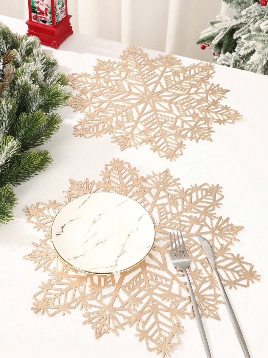1pc Christmas Placemat, Gold Snowflake Shaped Pvc Placemat, Christmas Table Mats, Dinner Mat, Washable, Easy Clean, Wipe-Clean, Non-Slip, Heat-Resistant, Christmas Decorations For Home, Dining Table Decor, Merry Christmas Party Decoration Supplies, Home Decor, Room Decor, Christmas Kitchen Decor, Christmas Gifts, Xmas Party Decor, Christmas Decor, Birthdays, Weddings, 2026 New Year Decor