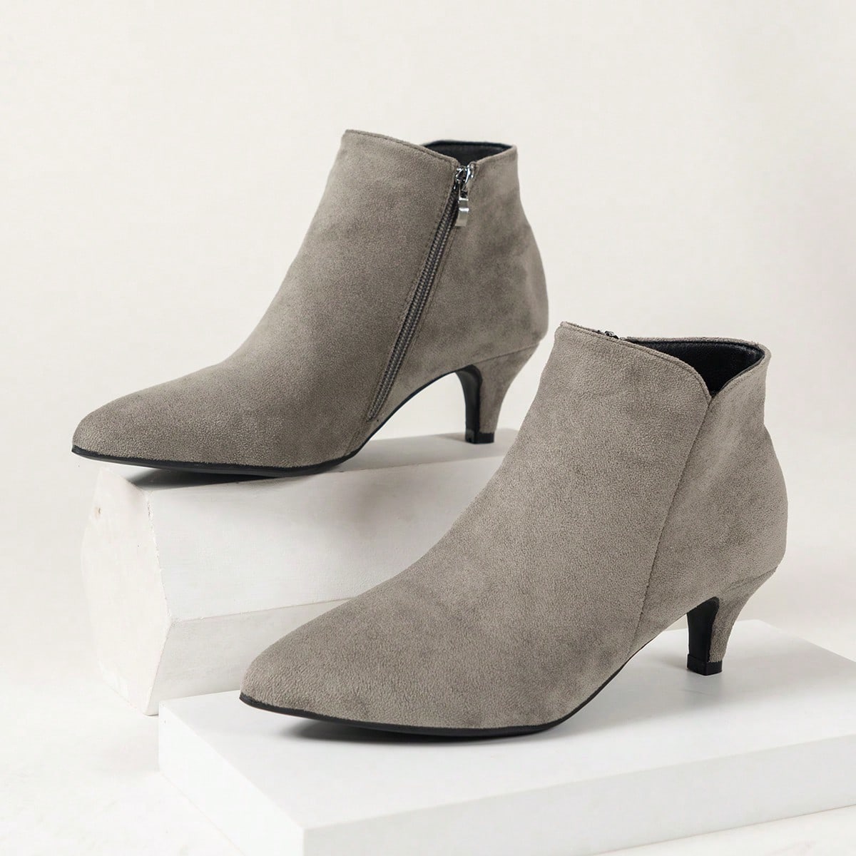 Botas de tobillo grises de otoño/invierno, nuevas botas de tobillo elegantes y minimalistas versátiles con punta puntiaguda, de gamuza con cremaller