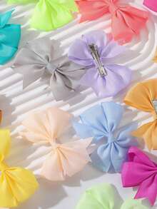 5/20/40个宠物马卡龙蝴蝶结发夹 - 可爱宠物的甜蜜必备单品。柔软有弹性的发夹设计，不会损伤毛发。多种马卡龙色可选。甜美的蝴蝶结造型，非常适合拍照和打卡。非常适合猫咪/小狗日常佩戴或派对造型。