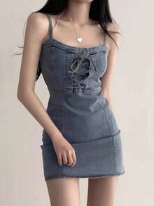 性感细肩带紧身牛仔连衣裙，简约时尚，适合夏季