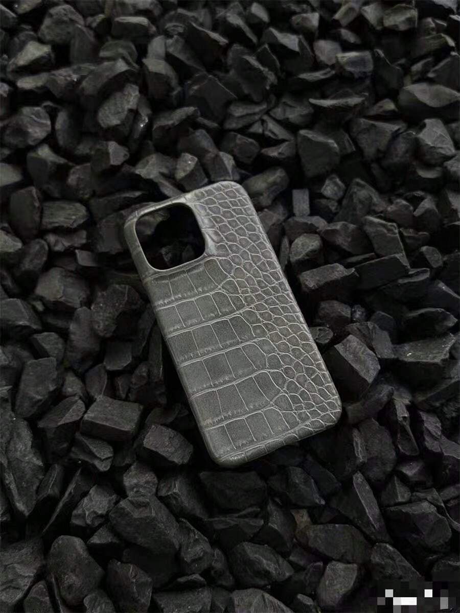 Ốp lưng điện thoại cao cấp bằng da cá sấu, màu trơn, chất liệu PU, tương thích với iPhone 16 Pro Max/16/16 Pro/16 Plus/15/15 Pro Max/15 Pro/11/12/13/14 Pro Max/11 Pro/11 Pro Max/12 Pro/12 Pro Max/13 Pro/13 Pro Max/14 Pro/14 Pro Max. Thiết kế cao cấp, sáng tạo, thời trang, thích hợp làm quà tặng sinh nhật, kỷ niệm hoặc tiệc tùng. - Xám - Xem 1