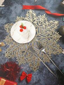 1pc Christmas Placemat, Gold Snowflake Shaped Pvc Placemat, Christmas Table Mats, Dinner Mat, Washable, Easy Clean, Wipe-Clean, Non-Slip, Heat-Resistant, Christmas Decorations For Home, Dining Table Decor, Merry Christmas Party Decoration Supplies, Home Decor, Room Decor, Christmas Kitchen Decor, Christmas Gifts, Xmas Party Decor, Christmas Decor, Birthdays, Weddings, 2026 New Year Decor