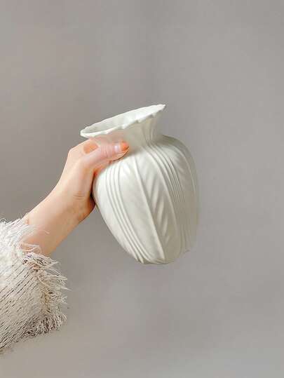 1PC Shatterproof Faux Ceramic Plastic Vase, Moderne Minimalist Home Wit Gestreepte Textured Cylindrical Elegante Multi Functional ative Flower Vase Wedding, Office, Seasonal Displays, Year Round Indoor/Outdoor Room Glass view 5