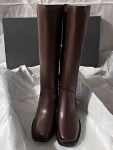 Botas altas de piel sintética de tacón medio, nuevas para otoño/invierno 2025, con estilo simplista de motocicleta, versátiles botas de caña alta para mujeres