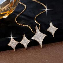 Bộ trang sức 2 món sang trọng, thanh lịch gồm dây chuyền và bông tai hình hoa, hộp quà trang sức cao cấp phù hợp cho kỷ niệm, sinh nhật, dành cho phụ nữ. - T41199 - Xem 13