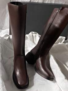 Botas altas de piel sintética de tacón medio, nuevas para otoño/invierno 2025, con estilo simplista de motocicleta, versátiles botas de caña alta para mujeres