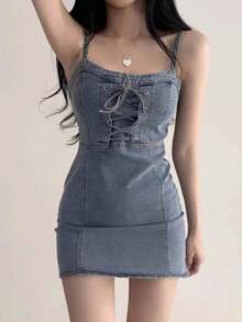 性感细肩带紧身牛仔连衣裙，简约时尚，适合夏季