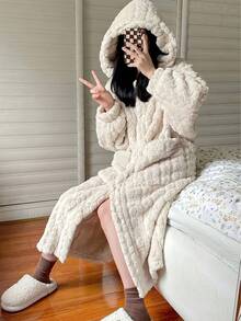 1pc Women's Comfortable Coral Fleece Hooded Robe - Warm & Soft Loungewear With Pockets, Machine Washable - Warm Home Decor For Autumn/Winter