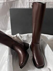 Botas altas de piel sintética de tacón medio, nuevas para otoño/invierno 2025, con estilo simplista de motocicleta, versátiles botas de caña alta para mujeres