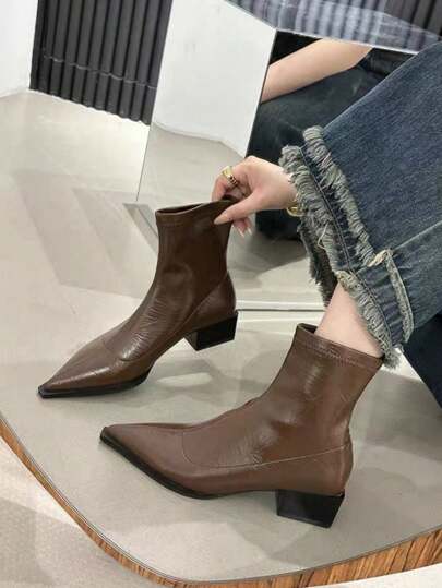 2025秋冬新款尖头欧美风女短靴，粗跟修身靴，小众设计靴子