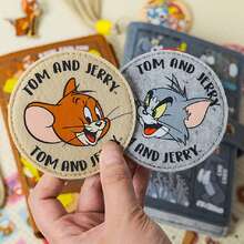 TOM AND JERRY. 1 件汤姆和杰瑞粘性毡笔记本，汤姆猫、杰瑞鼠、斯派克狗可爱毡笔记本，活页笔记本经典动画人物封面笔记本，优雅的工艺品新奇小册子生日礼物、节日礼物、派对礼物、圣诞礼物，适合送给粉丝、家人、朋友、办公室成年人、学生返校[官方授权]