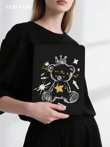 xercxerc Cute Cartoon Bear With Crown, Stars, Arrows, And "Today I Am The Biggest" Text Printed On Black Background. PU Flip Cover With TPU Soft Back, 3-Fold Stand, Built-In Pencil Slot, Shockproof And Drop Protection, Auto Wake/Sleep Function. IPad Air 11inch Case, IPad A16 Case, IPad Case 9th/10th/11th Generation, IPad 10th Generation Case, Fall IPad Case, Halloween IPad Case, Back To School IPad Case For IPad Pro 12.9/11/10.9 (2025/2024), IPad Air 10.9/10.5, IPad Mini 8.3, Galaxy Tab S10+/S9+/S9/S8+/S8/S7 FE /A9/A8/A7+ - màu đen - Xem 6