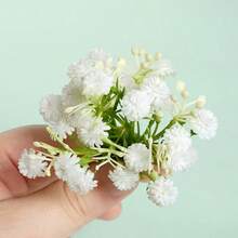 A Glass Vase With A Diamond-Shaped Gradient Blue Design, Featuring 5 White Flowers. Suitable For Minimalist Decor In Living Rooms, Dining Rooms, Study Rooms, And Bedrooms. Home Decor Room Decor Flower Vase