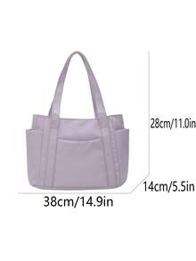 O geantă mov cu un design minimalist care interpretează temperamentul elegant. Material textil de calitate excelentă, delicat și moale la atingere, cu un corp drept și elegant. Stil clasic de purtare manuală, cu o curea de umăr lărgită și confortabilă, potrivită pentru purtare manuală pe un singur umăr. Buzunare multiple practice în față, clasificare ușoară.