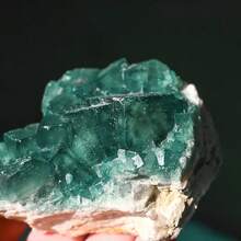 1 件天然萤石矿物标本饰品 - 萤石晶体原石矿物标本、矿物收藏品、创意家居装饰、独特节日礼物 - 螢石 - 查看 5