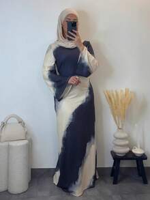 Women's Simple Knit Long Sleeve Round Neck Mid-Length Arabian Dress, With Eye-Catching Wavy Print Flare Sleeves And Medium Elasticity