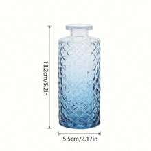 A Glass Vase With A Diamond-Shaped Gradient Blue Design, Featuring 5 White Flowers. Suitable For Minimalist Decor In Living Rooms, Dining Rooms, Study Rooms, And Bedrooms. Home Decor Room Decor Flower Vase