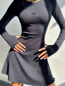 Europäischer & amerikanischer Stil Rundhals Langarm Kleid für Damen, Herbst/Winter, rückenfreies Kleid mit Taillenzug, figurschmeichelndes Design