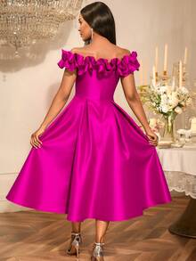 女士亮面荷叶边露肩长款晚礼服，高腰A字裙摆，适合约会、派对、婚礼、伴娘、毕业典礼、婚礼宾客等场合。时尚独特的玫瑰图案晚礼服，是新年夜的理想之选。 - 玫紅 - 查看 3