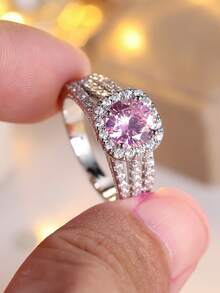Vanel 1 chiếc nhẫn tròn màu hồng đính đá Cubic Zirconia 4 chấu thanh lịch, thích hợp cho trang phục hàng ngày của phụ nữ, tiệc tùng và hẹn hò, quà tặng hoàn hảo cho ngày hẹn hò - Bạc-Hồng - Xem 3
