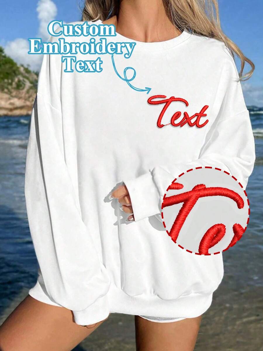 女士定制刺绣运动衫 - 添加您的文字，选择文字的字体和颜色，定制刺绣运动衫，设计一件特别的、独特的秋季运动衫，设计您自己的个性化刺绣运动衫作为送给女朋友的礼物，情侣约会衬衫等，适用于周年纪念日、生日、节假日等。定制运动衫、女式上衣、定制刺绣运动衫、女式运动衫、上衣 - 白色 - 查看 1