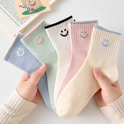 4켤레 여성용 귀여운 디자인 파스텔 짧은 양말 럭키 양말 해피 양말, 캐주얼 편안한 흡습성 중목 양말, 프레피 스타일 학생 양말 학교 양말, 랜덤 컬러, 일상 착용 및 외출에 적합