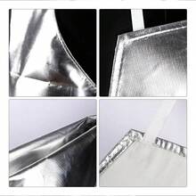 Este delantal de se.guridad aluminizado es fácil de limpiar y poner, resistente al calor, versátil, práctico y previene quemaduras. Es perfecto para cualquier cocina. El cinturón facilita su colocación y su talla es ideal para la mayoría de las personas. - Plateado - Ver 4