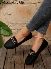 Damen Slip-On Loafer mit Metall-Ketten-Dekor, runde Zehenpartie, rutschfeste flache Lässig Schuhe, weiche Sohle, bequem, Schwarz, Herbst/Winter Neuheit